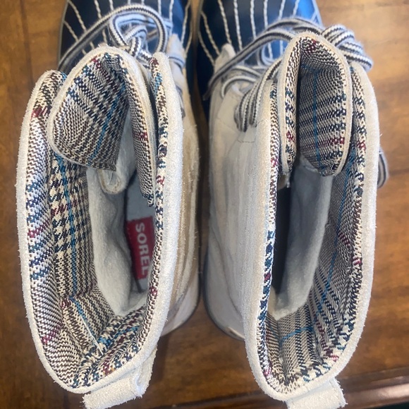 Sorel Cream and Navy Lace-Up Boots - Picture 7 of 7